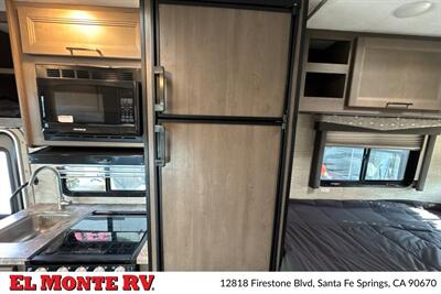 2024 Thor Four Winds 22E   - Photo 26 - Santa Fe Springs, CA 90670