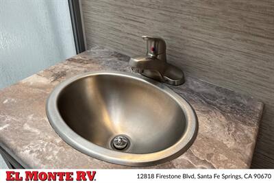 2024 Thor Four Winds 22E   - Photo 30 - Santa Fe Springs, CA 90670