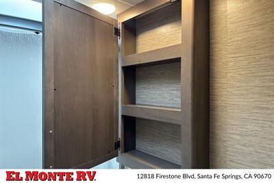 2024 Thor Four Winds 22E   - Photo 29 - Santa Fe Springs, CA 90670