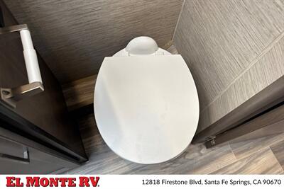 2024 Thor Four Winds 22E   - Photo 31 - Santa Fe Springs, CA 90670