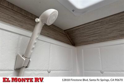 2024 Thor Four Winds 22E   - Photo 33 - Santa Fe Springs, CA 90670