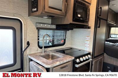 2024 Thor Four Winds 22E   - Photo 17 - Santa Fe Springs, CA 90670