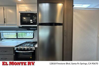 2025 Thor Four Winds 31MV   - Photo 26 - Santa Fe Springs, CA 90670