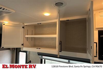 2025 Thor Four Winds 31MV   - Photo 22 - Santa Fe Springs, CA 90670