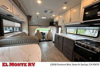 2025 Thor Four Winds 31MV   - Photo 38 - Santa Fe Springs, CA 90670