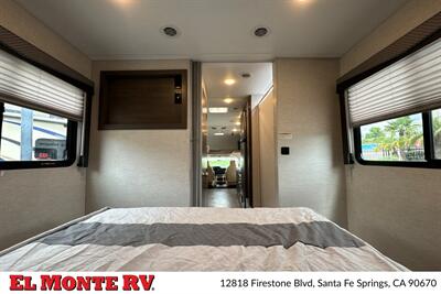 2025 Thor Four Winds 31MV   - Photo 37 - Santa Fe Springs, CA 90670