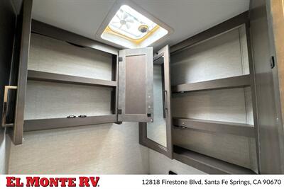 2025 Thor Four Winds 31MV   - Photo 29 - Santa Fe Springs, CA 90670