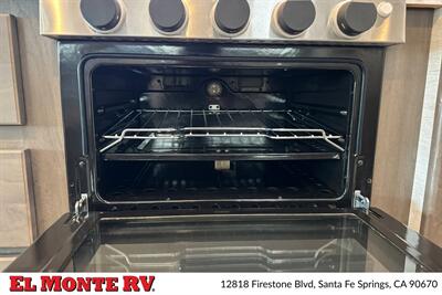 2025 Thor Four Winds 31MV   - Photo 20 - Santa Fe Springs, CA 90670