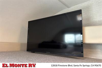 2025 Thor Four Winds 31MV   - Photo 16 - Santa Fe Springs, CA 90670