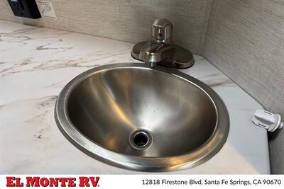 2025 Thor Four Winds 31MV   - Photo 30 - Santa Fe Springs, CA 90670