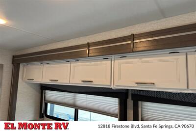 2025 Thor Four Winds 31MV   - Photo 15 - Santa Fe Springs, CA 90670