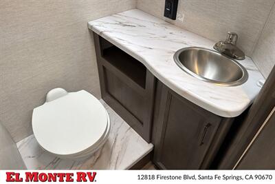2025 Thor Four Winds 31MV   - Photo 28 - Santa Fe Springs, CA 90670