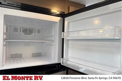 2025 Thor Four Winds 31MV   - Photo 25 - Santa Fe Springs, CA 90670