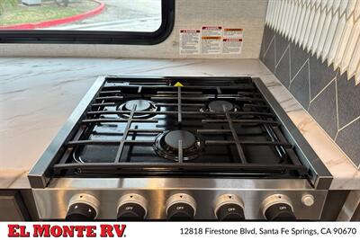 2025 Thor Four Winds 31MV   - Photo 19 - Santa Fe Springs, CA 90670