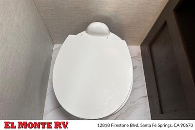 2025 Thor Four Winds 31MV   - Photo 31 - Santa Fe Springs, CA 90670