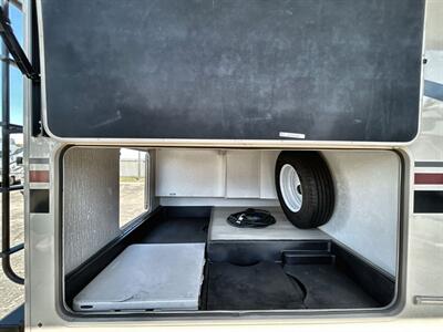 2023 Coachmen Leprechaun 230CB   - Photo 6 - Santa Fe Springs, CA 90670