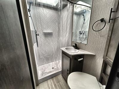 2023 Coachmen Leprechaun 230CB   - Photo 16 - Santa Fe Springs, CA 90670