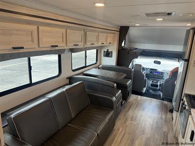 2025 Forest River Sunseeker 2550DSLE   - Photo 11 - Santa Fe Springs, CA 90670