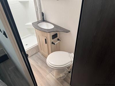 2025 Forest River Sunseeker 2550DSLE   - Photo 14 - Santa Fe Springs, CA 90670