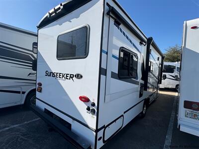 2025 Forest River Sunseeker 2550DSLE   - Photo 3 - Santa Fe Springs, CA 90670