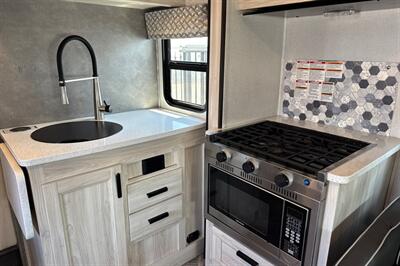 2023 Forest River Forester 3251DSLE   - Photo 16 - Santa Fe Springs, CA 90670