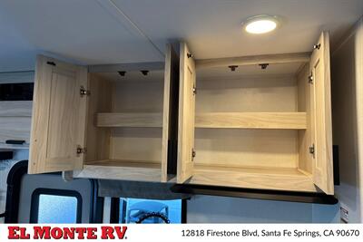 2024 Forest River Sunseeker 2150SLE   - Photo 21 - Santa Fe Springs, CA 90670