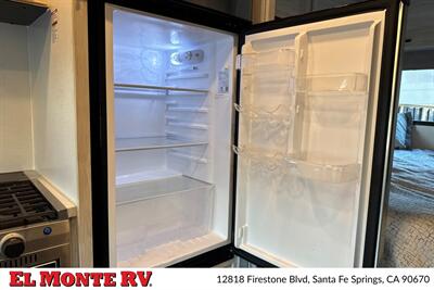 2024 Forest River Sunseeker 2150SLE   - Photo 23 - Santa Fe Springs, CA 90670