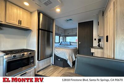 2024 Forest River Sunseeker 2150SLE   - Photo 26 - Santa Fe Springs, CA 90670