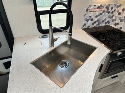 2023 Forest River Forester 2441DS   - Photo 21 - Orlando, FL 32808