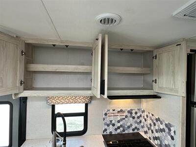 2023 Forest River Forester 2441DS   - Photo 19 - Orlando, FL 32808