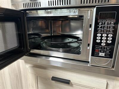 2023 Forest River Forester 2441DS   - Photo 24 - Orlando, FL 32808