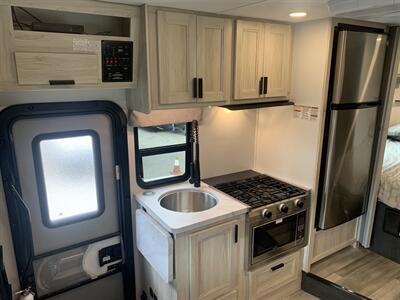 2024 Forest River Sunseeker 2150SLE   - Photo 13 - Santa Fe Springs, CA 90670