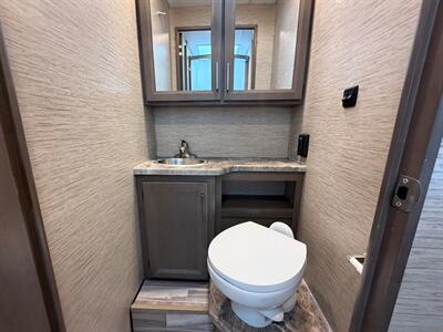 2024 Thor Four Winds 28A - Photo 35 - Santa Fe Springs, CA 90670