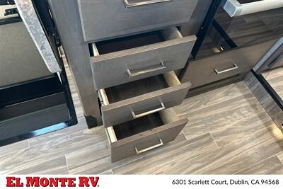 2024 Thor Four Winds 22E   - Photo 22 - Santa Fe Springs, CA 90670