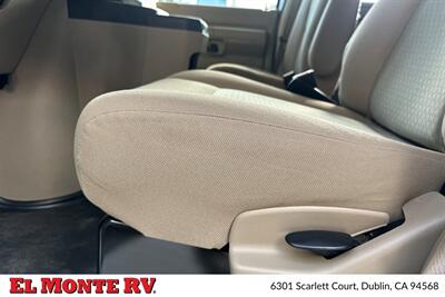 2024 Thor Four Winds 22E   - Photo 12 - Santa Fe Springs, CA 90670