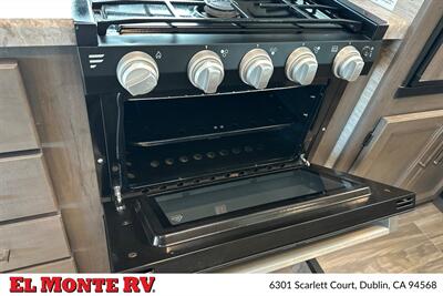 2024 Thor Four Winds 22E   - Photo 19 - Santa Fe Springs, CA 90670
