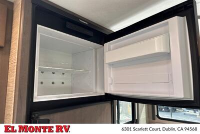 2024 Thor Four Winds 22E   - Photo 24 - Santa Fe Springs, CA 90670