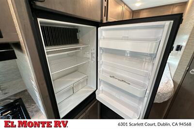 2024 Thor Four Winds 22E   - Photo 23 - Santa Fe Springs, CA 90670