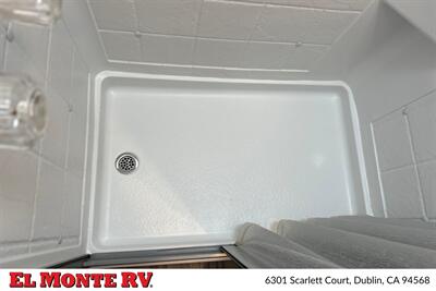 2024 Thor Four Winds 22E   - Photo 31 - Santa Fe Springs, CA 90670