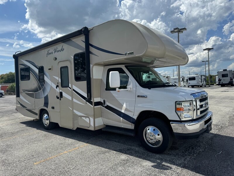 2018 Thor Four Winds 23U - Photo 1 - Orlando, FL 32808