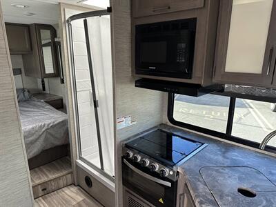 2024 Thor Four Winds 28A   - Photo 10 - Santa Fe Springs, CA 90670