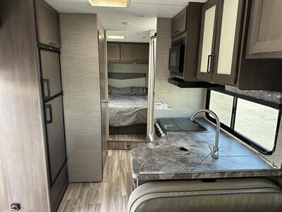 2024 Thor Four Winds 28A   - Photo 9 - Santa Fe Springs, CA 90670