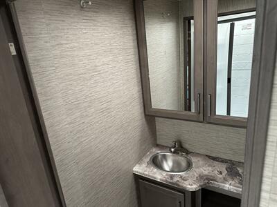 2024 Thor Four Winds 28A   - Photo 13 - Santa Fe Springs, CA 90670