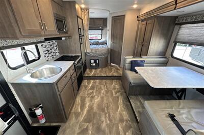 2024 Gulf Stream Conquest 6238   - Photo 13 - Santa Fe Springs, CA 90670