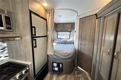 2024 Gulf Stream Conquest 6238   - Photo 25 - Santa Fe Springs, CA 90670