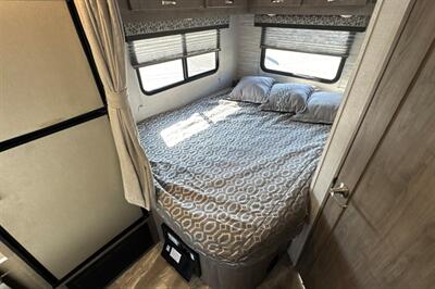 2024 Gulf Stream Conquest 6238   - Photo 32 - Santa Fe Springs, CA 90670