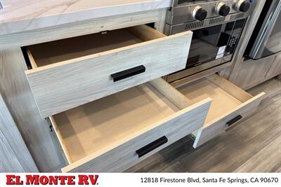 2024 Forest River Sunseeker 2850SLE   - Photo 22 - Santa Fe Springs, CA 90670