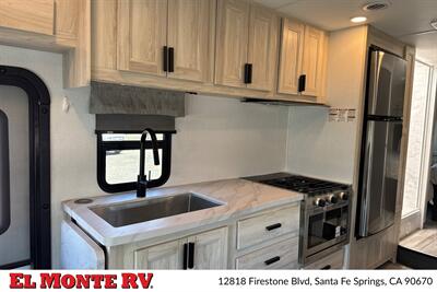 2024 Forest River Sunseeker 2850SLE   - Photo 17 - Santa Fe Springs, CA 90670