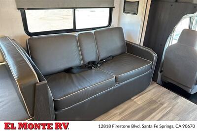 2024 Forest River Sunseeker 2850SLE   - Photo 38 - Santa Fe Springs, CA 90670