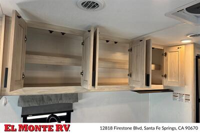2024 Forest River Sunseeker 2850SLE   - Photo 21 - Santa Fe Springs, CA 90670